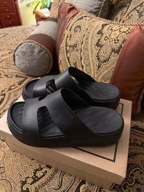 CROCS Getaway H-Band Sandal - Women's - Size - 8